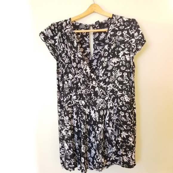 Anthropologie Pants - 4/$25 Angie Black and White Floral Romper